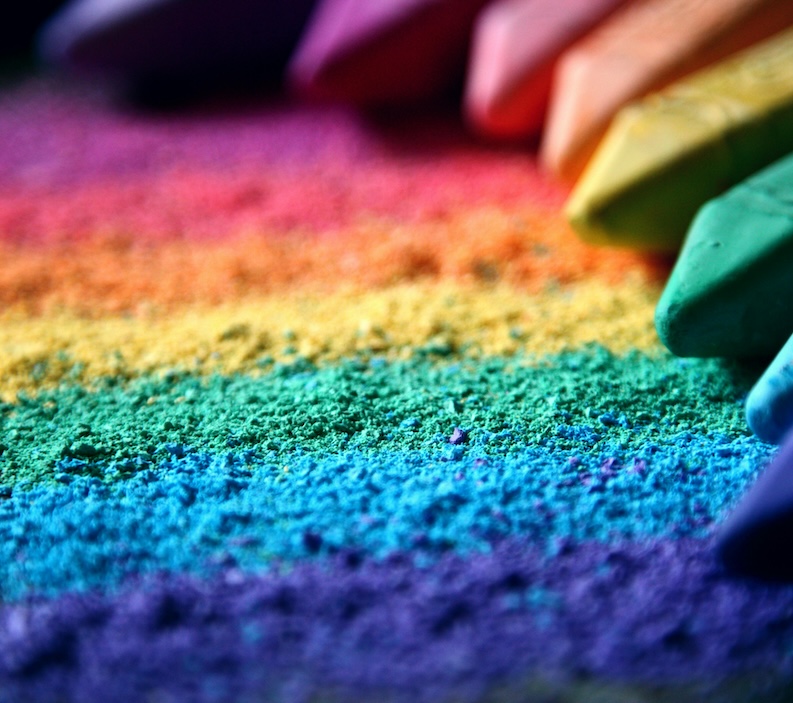 trait aux couleurs lgtbt tracées en pastel